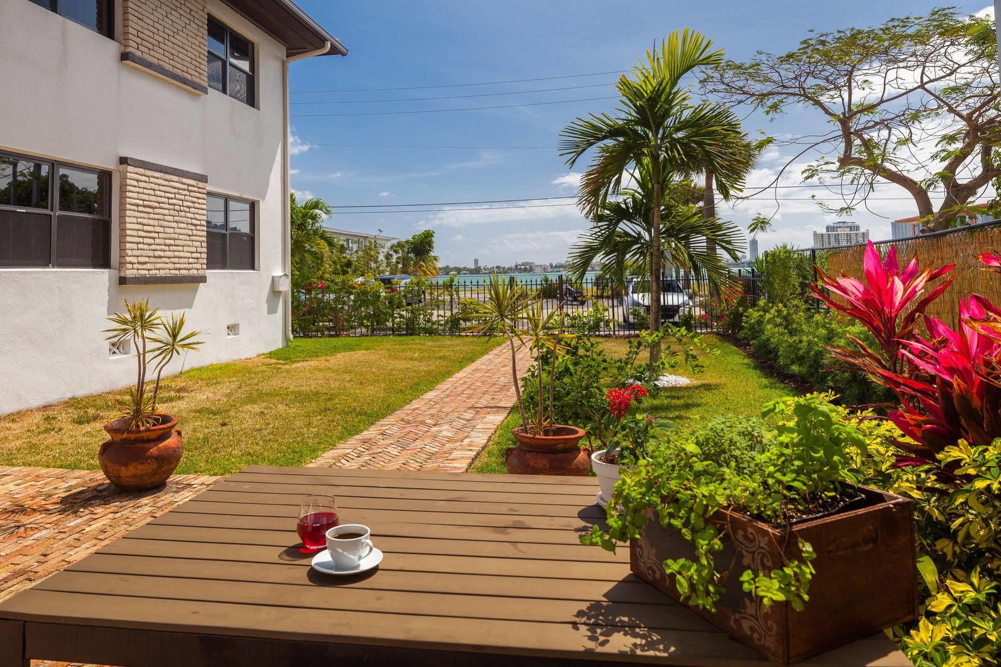Miami Whitehouse Apartments North Bay Village Exterior photo